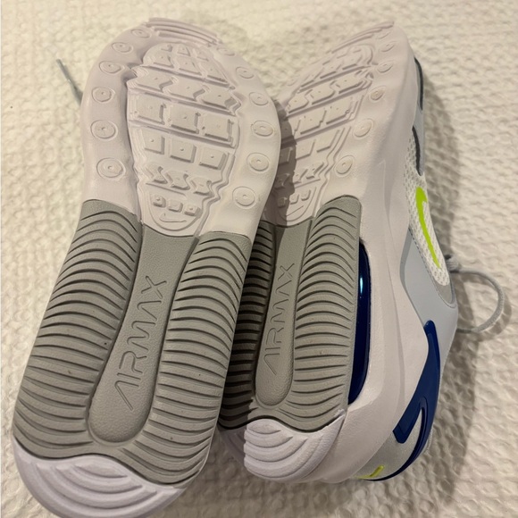 Nike Boys Airmax Sneakers Size 6Y - Picture 4 of 4